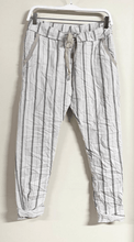 Load image into Gallery viewer, Stripe Patter Print Pocket trim crinkle Jogger
